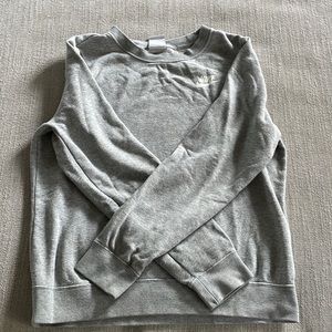 Nike crew neck. Color grey